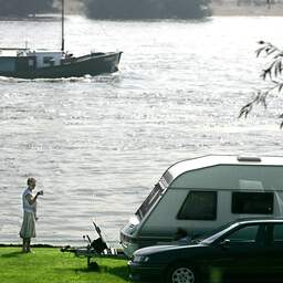Campings langs de Waal deze week ontruimd: 'Verwachten een meter water'