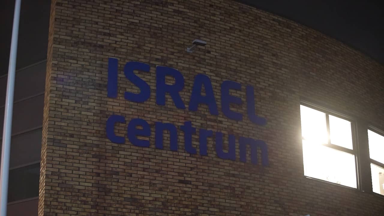 Video | Politie onderzoekt explosie bij Israëlcentrum in Nijkerk