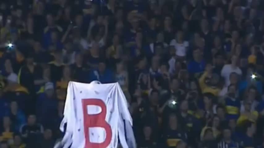 Punk Groot Drone en traangas bij Argentijnse voetbalwedstrijd | Video's | NU.nl
