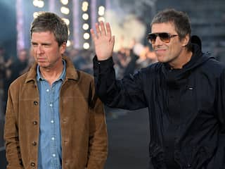 Gallagher-broers poseren samen bij Oasis-première in Londen