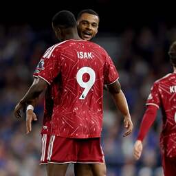 Gakpo excelleert na transfersoap met twee assists bij zege Liverpool op Ipswich