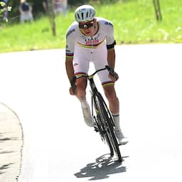 Pogacar klopt toptalent Seixas en boekt derde zege op rij in Luik-Bastenaken-Luik