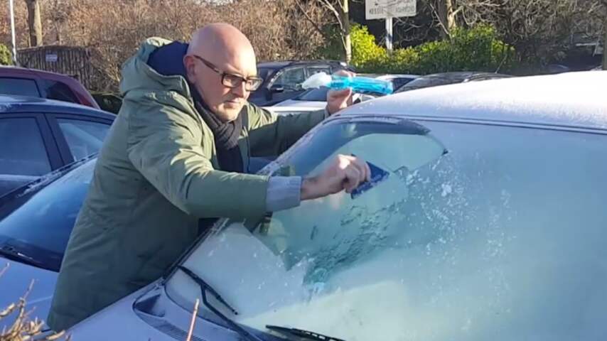 Tips voor het ijsvrij maken van uw autoruit