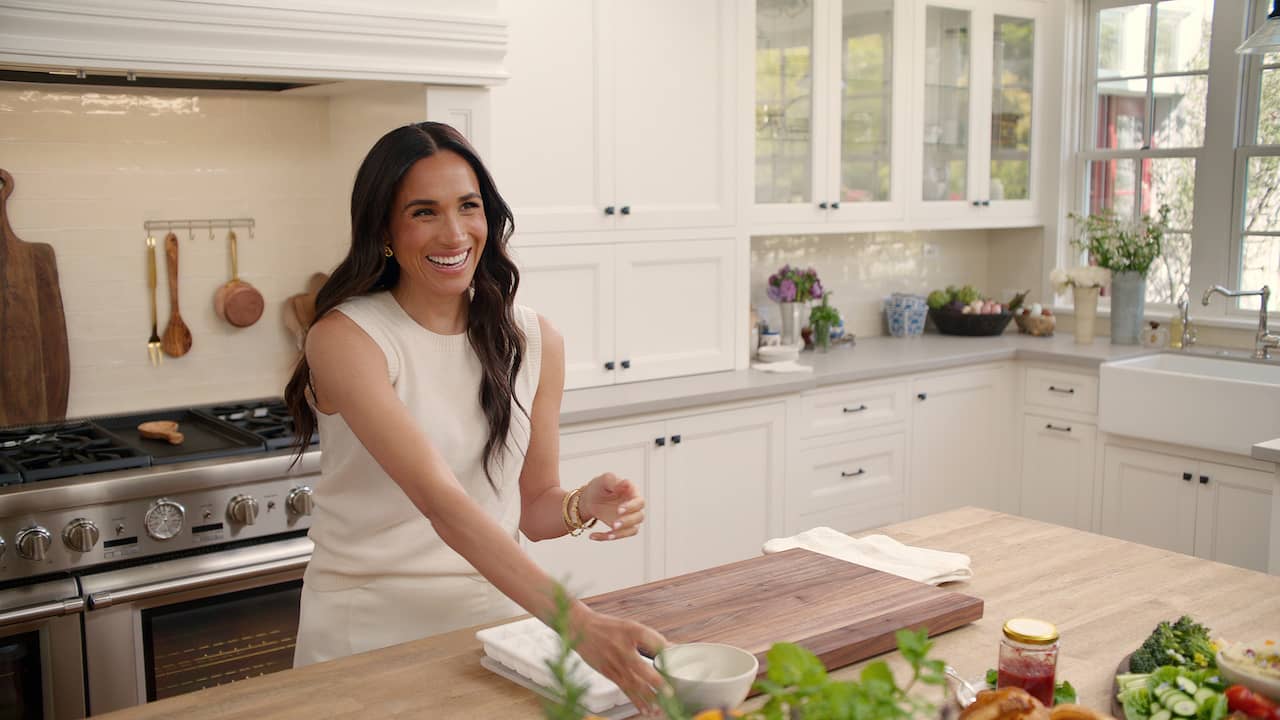 NU+ Felle kritiek, toch een tweede seizoen: Netflix-serie Meghan Markle is terug
