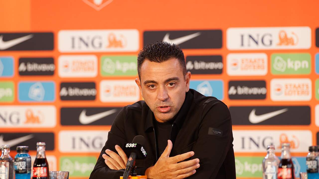 Foto bij Live Oranje | Bondscoach Xavi verklaart zijn eerste selectie op persconferentie