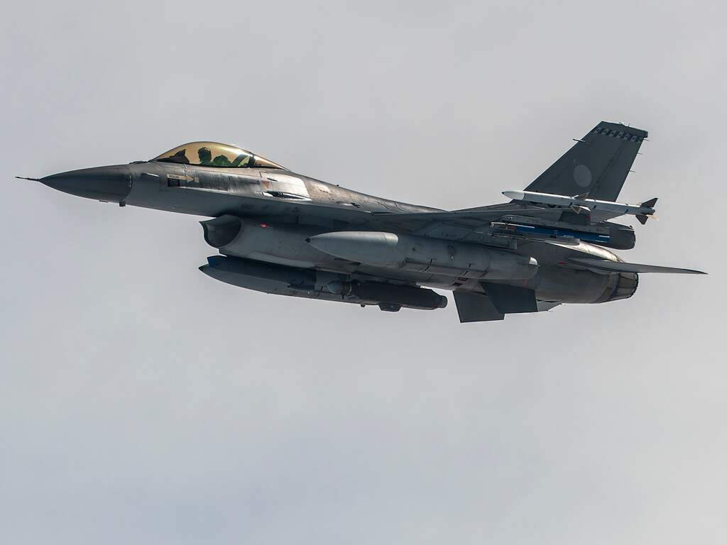 Laatste Nederlandse F-16 vertrekt maandag naar Oekraïne
