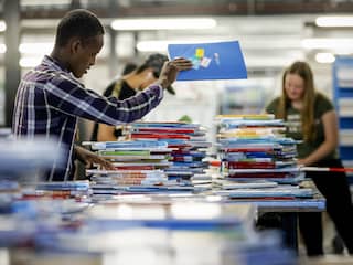 Uitdager grote schoolboekenuitgevers krijgt financiële steun van 1.500 scholen