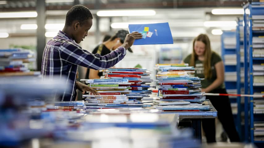 Uitdager grote schoolboekenuitgevers krijgt financiële steun van 1.500 scholen