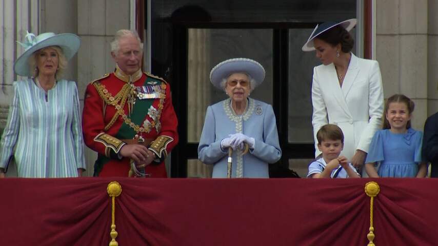 Elizabeth viert verjaardag en 'platina' jubileum met veel spektakel