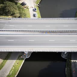 Zand en grind weggespoeld bij brug A28, veiligheid niet gegarandeerd