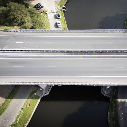 Illustratie bij: Zand en grind weggespoeld bij brug A28, weg voor onbepaalde tijd dicht