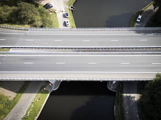 Zand en grind weggespoeld bij brug A28, weg voor onbepaalde tijd dicht