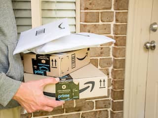 Consumentenbond dreigt met stappen vanwege 'nepkortingen' bij Amazon en bol