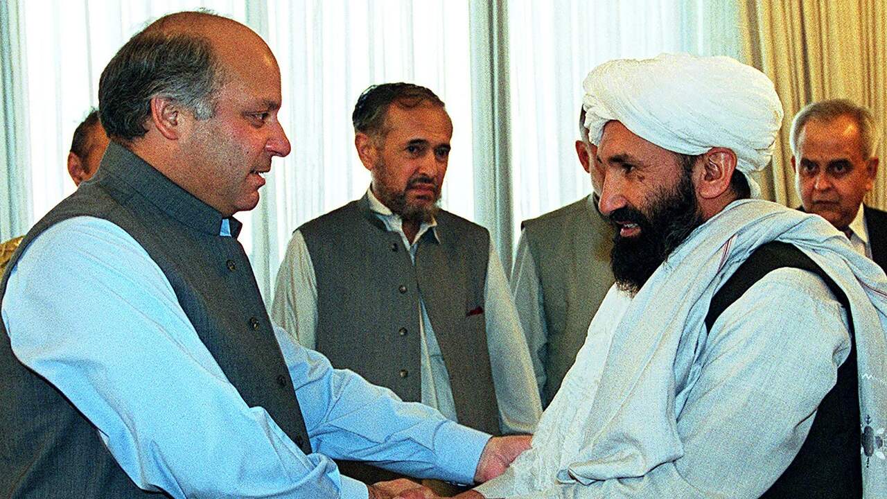 Dit is Mohammad Hassan Akhund, leider van de nieuwe Taliban-regering ...