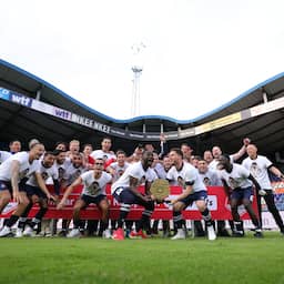 Mitch Apau promoveert 15 uur na geboorte zoon met Telstar: 'Moses was er snel'