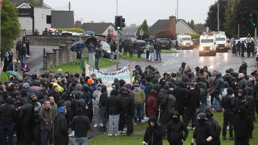 2.000 mensen bijeen in Noord-Ierse stad om omstreden Oranjemars te stoppen
