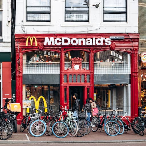 Illustratie bij: McDonald's krijgt boete van 6 ton per week als het wegwerpbekers blijft uitdelen