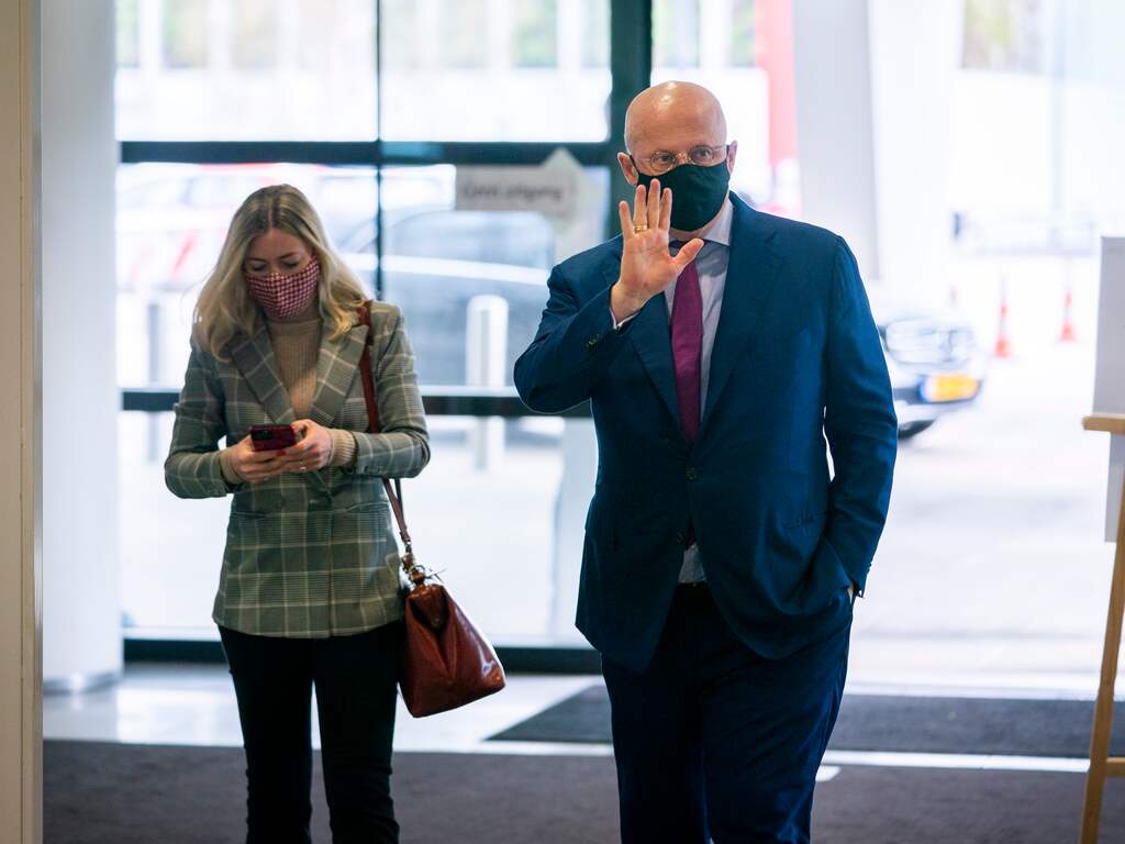 Coronagolf lijkt over hoogtepunt, Grapperhaus ziet 'licht achter wolken gloren'