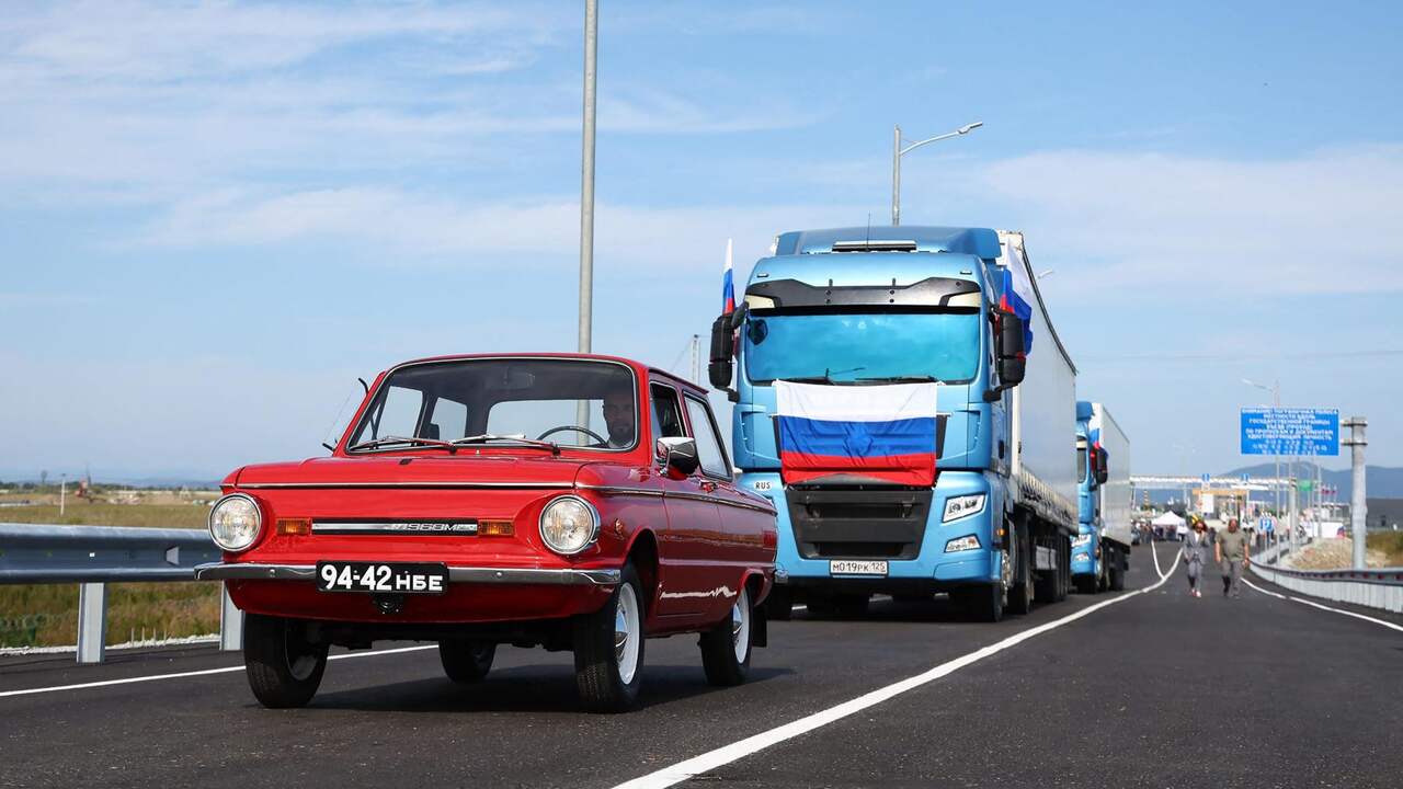 Foto bij Eerste brug voor verkeer tussen Noord-Korea en Rusland in gebruik genomen