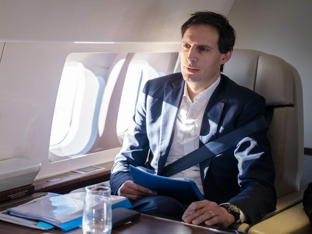 Hoekstra moet in China enorme belangen afwegen tegen waslijst aan kritiek