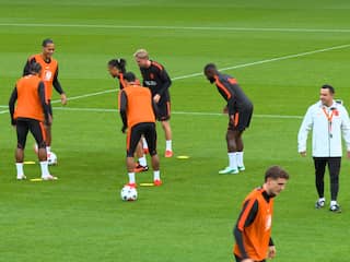 Nederlands elftal trapt lol tijdens laatste training voor wedstrijd