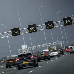 Truckersprotest op Afsluitdijk en ongeval op A15 leiden tot grote vertraging