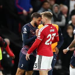 Spurs ondanks rood voor kopstoot van laatste plek af in Premier League
