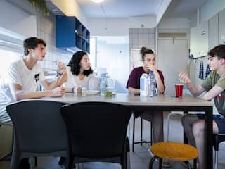 Minder studenten lenen geld, maar leenbedragen worden steeds hoger