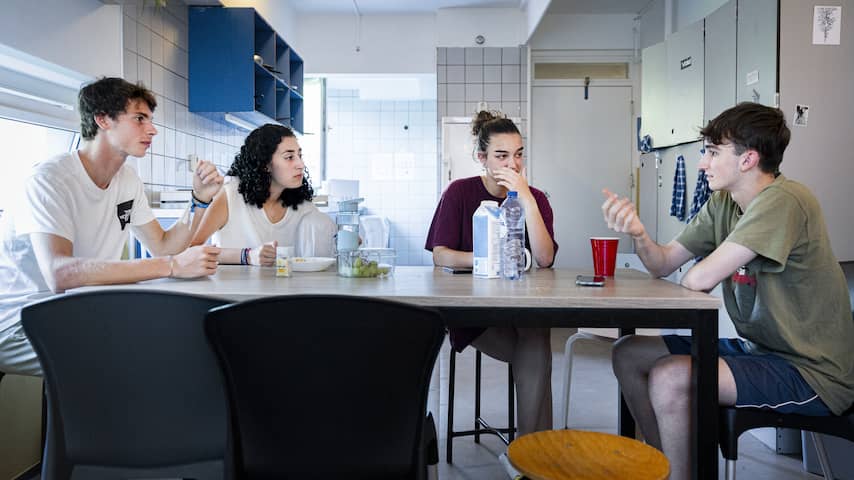 Minder studenten lenen geld, maar leenbedragen worden steeds hoger