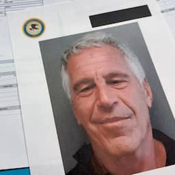 Mogelijke afscheidsbrief uit Epsteins cel jarenlang verborgen gehouden