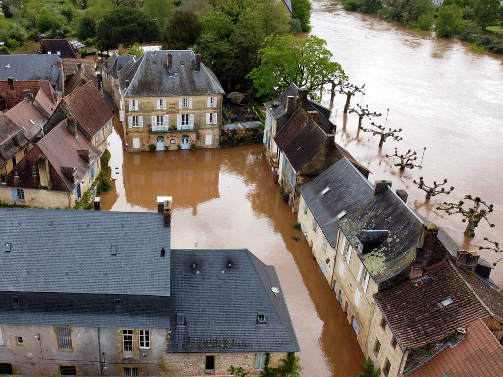 Overstromingen in Dordogne na extreme regenval, campings geëvacueerd
