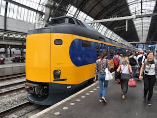 Tas moet straks op schoot óf rek in de trein: NS wil regels aanpassen