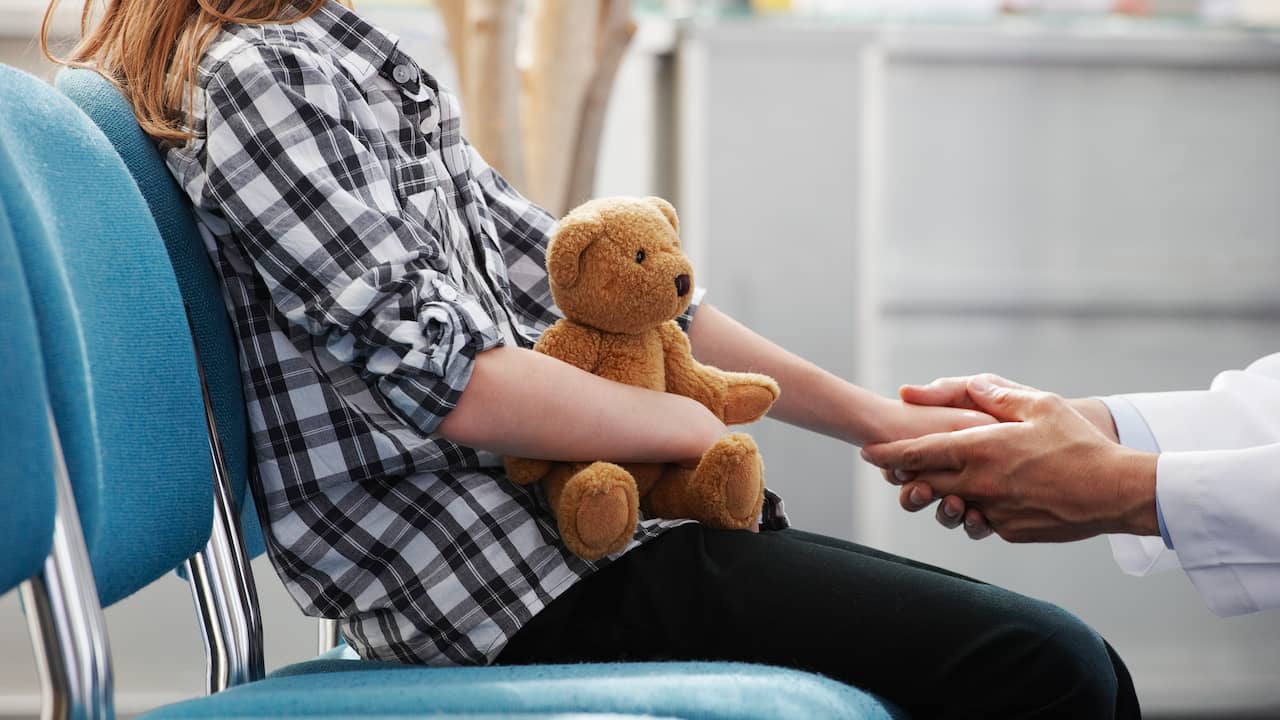 Eight-month gap in health care for 20,000 asylum children