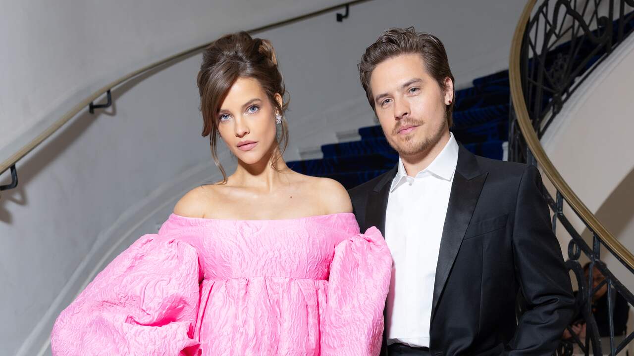 Foto bij Dylan Sprouse en Barbara Palvin verwelkomen eerste kind
