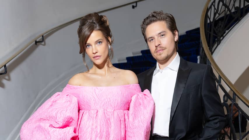 Foto bij Dylan Sprouse en Barbara Palvin verwelkomen eerste kind