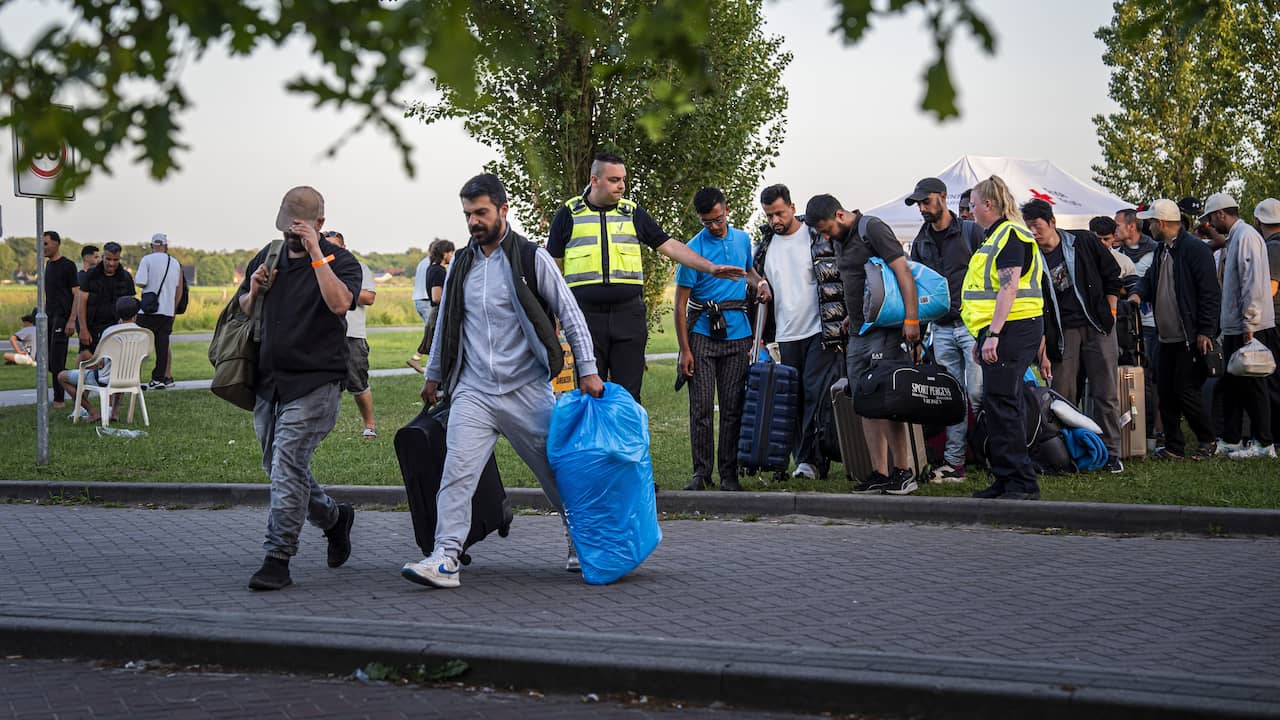 150 asielzoekers Ter Apel kunnen komende nachten terecht in Drentse sporthal