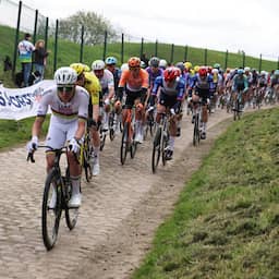 Live Parijs-Roubaix | Teunissen teruggepakt op kasseien, pech Van Aert