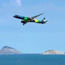 Video | Vliegtuig scheert over strand als eerbetoon aan Braziliaanse WK-selectie