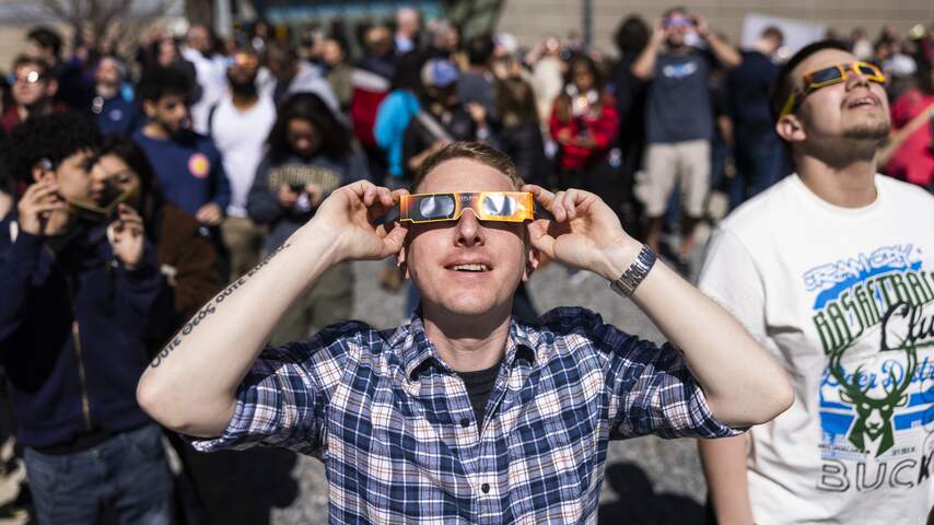 Miljoenen mensen zien totale zonsverduistering in Noord-Amerika