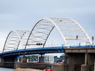 Verbod Merwedebrug kost 1,5 miljoen euro per dag, 18.000 vrachtauto's rijden om