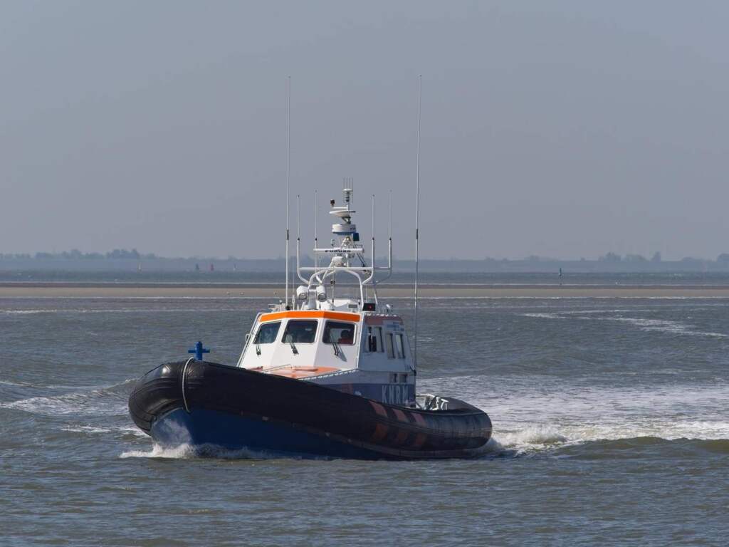 Russisch stel het land uitgezet nadat zeilboot bij Ameland in problemen kwam