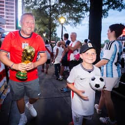 https://images.nu.nl/m/9n3xwhmarft7_sqr256/1199/0/3740/3740/live-wk-huis-britse-premier-versierd-argentijnen-vereren-goden-messi-en-maradona.jpg