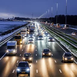 Live winterweer | Amper 50 kilometer file: 'Dit kun je geen avondspits noemen'