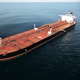 Tanker door storm stuurloos voor Nederlandse kust, Kustwacht begint sleepactie