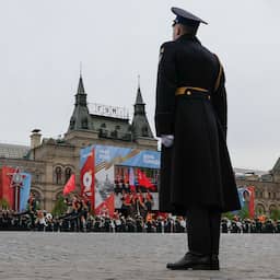 In beeld | Rusland begint Dag van de Overwinning met uitgeklede militaire parade