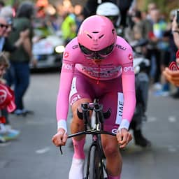 Pogacar vermorzelt concurrentie in Giro-tijdrit dankzij uithaal op slotklim