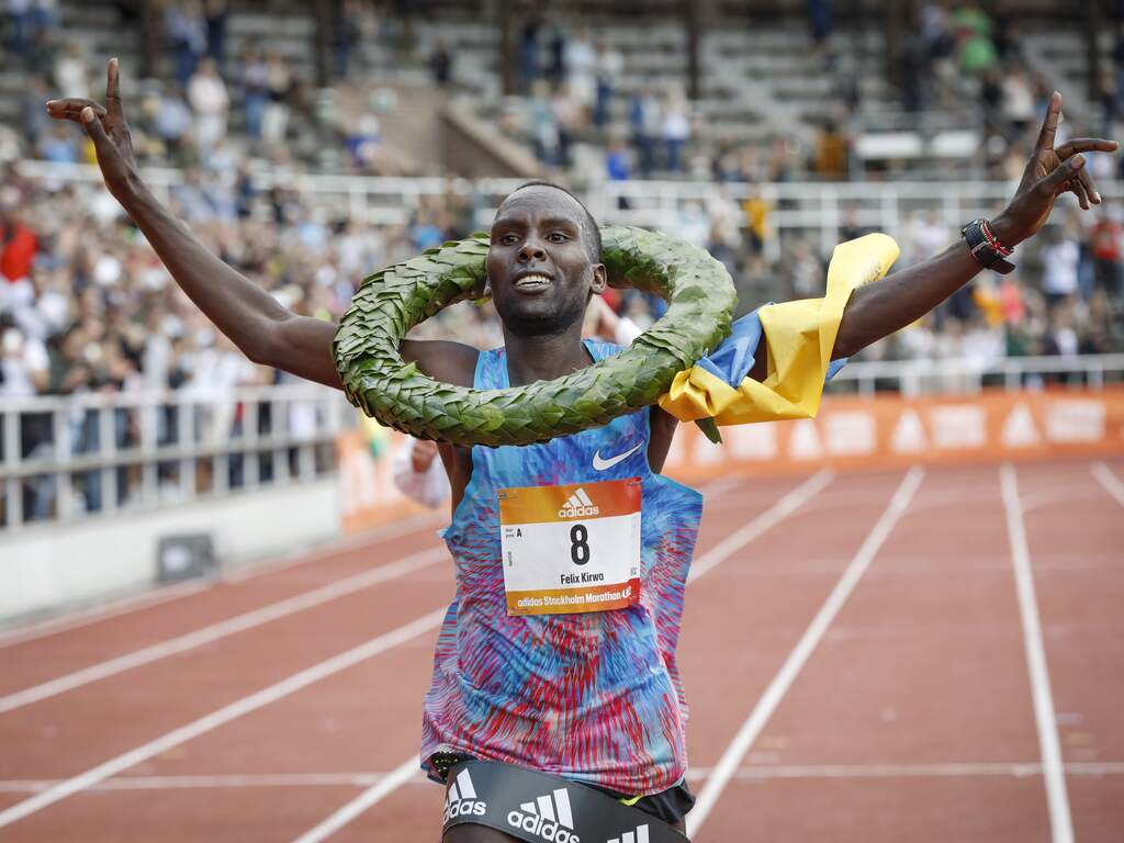 Keniaan loopt twee keer verkeerd tijdens marathon Stockholm, maar wint toch