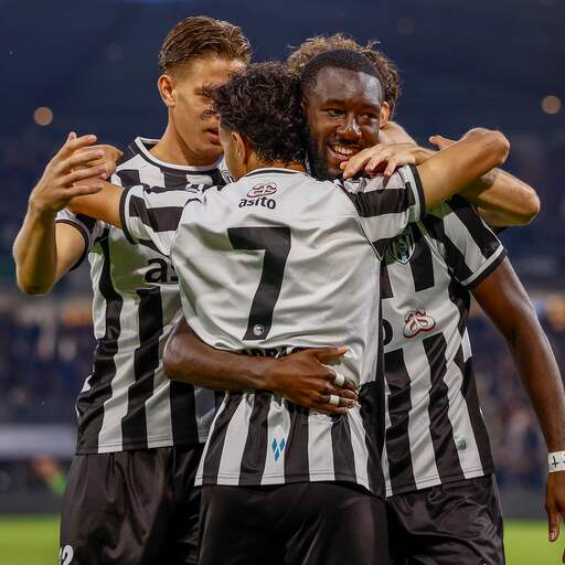 Illustratie bij: Heracles blijft foutloos en pijnigt De Graafschap, spektakel bij Emmen-Volendam