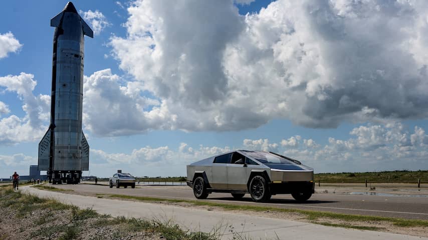 Musk overweegt fusie tussen zijn bedrijven Tesla en SpaceX