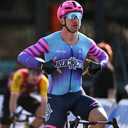 Live Giro | Groenewegen aast op roze trui, bekijk de situatie in de eerste etappe